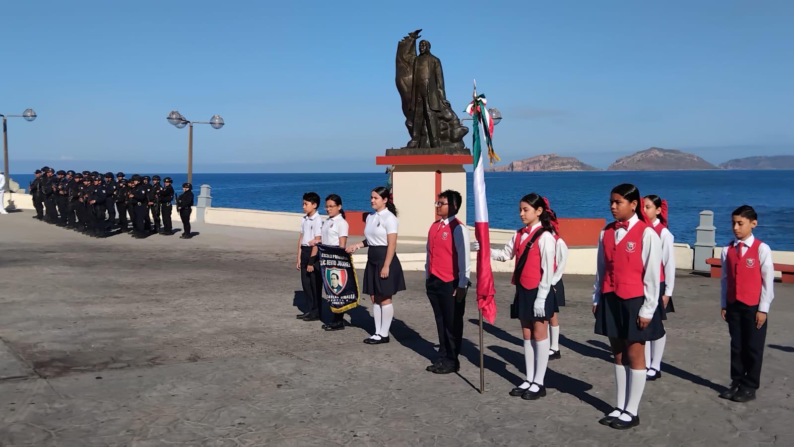 $!Conmemoran el 220 aniversario del natalicio de Benito Juárez, en Mazatlán