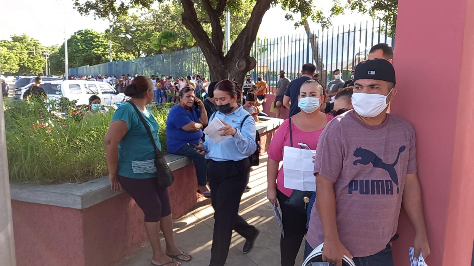 $!Cientos de rezagados se quedan sin vacuna contra el Covid en Mazatlán: ya se terminaron este martes