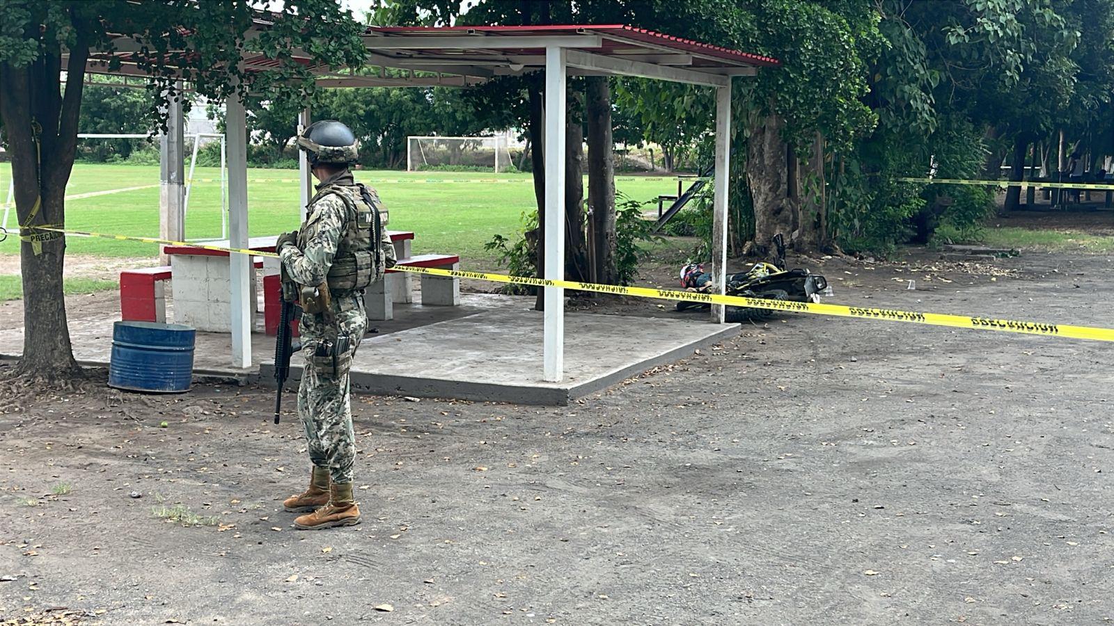 $!Joven motociclista es asesinado a balazos en el sector Bachigualato, en Culiacán