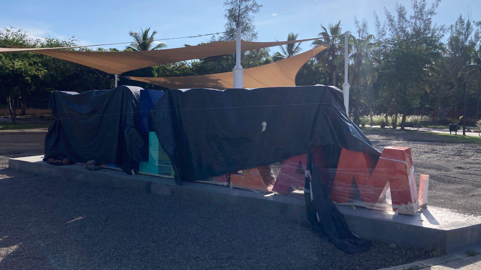 $!Avanzan trabajos para los ‘Senderos de Paz’ en el Parque Central de Mazatlán