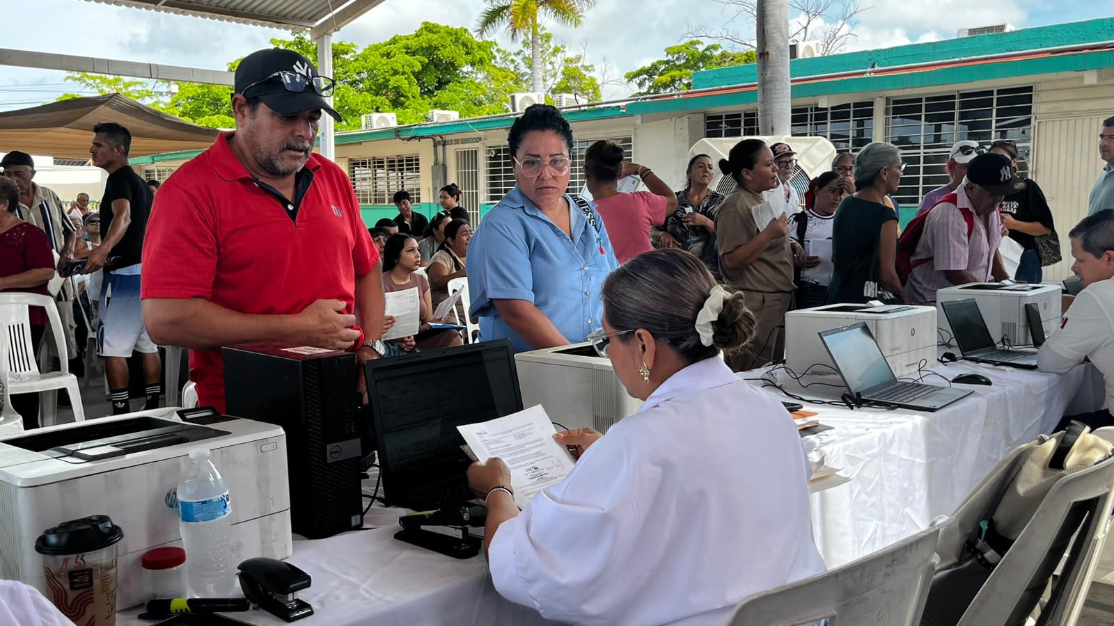 $!Acuden cientos a jornada gratuita de Registro Civil en Mazatlán
