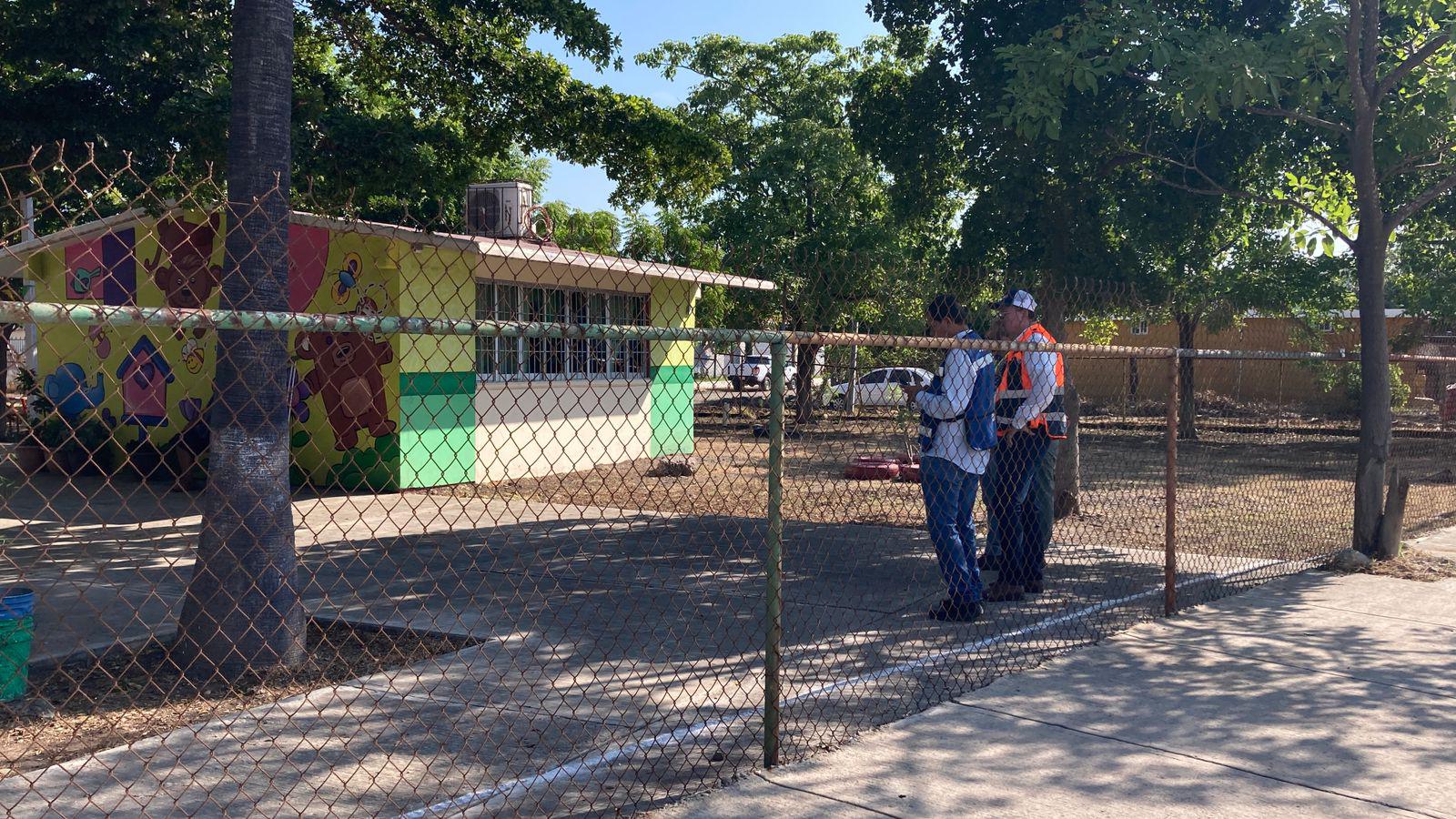 $!Dan banderazo de inicio de barda perimetral en Jardín de Niños en El Castillo