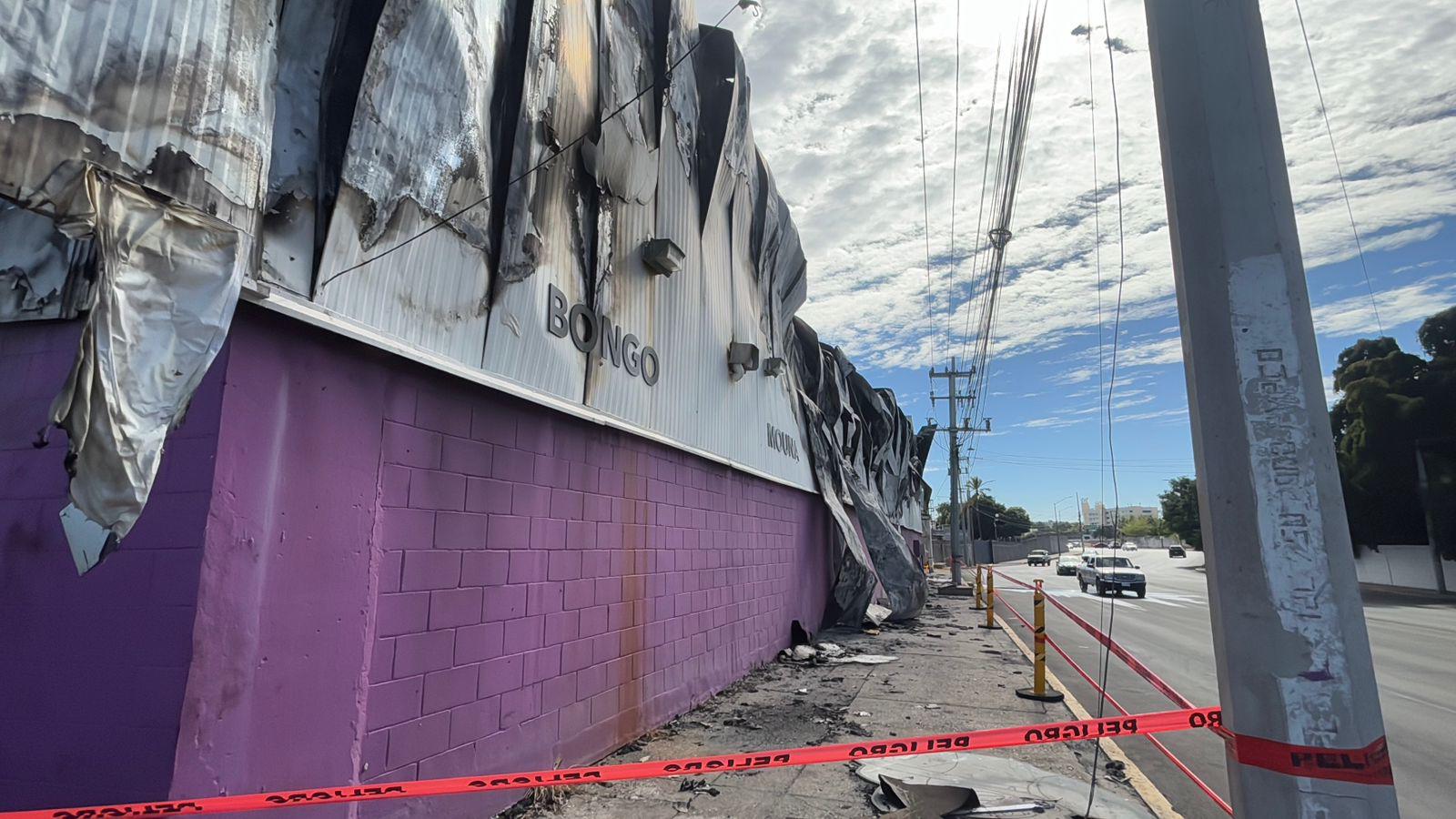 $!Resguarda plaza comercial en Culiacán escombros ennegrecidos por hollín y un olor a ceniza