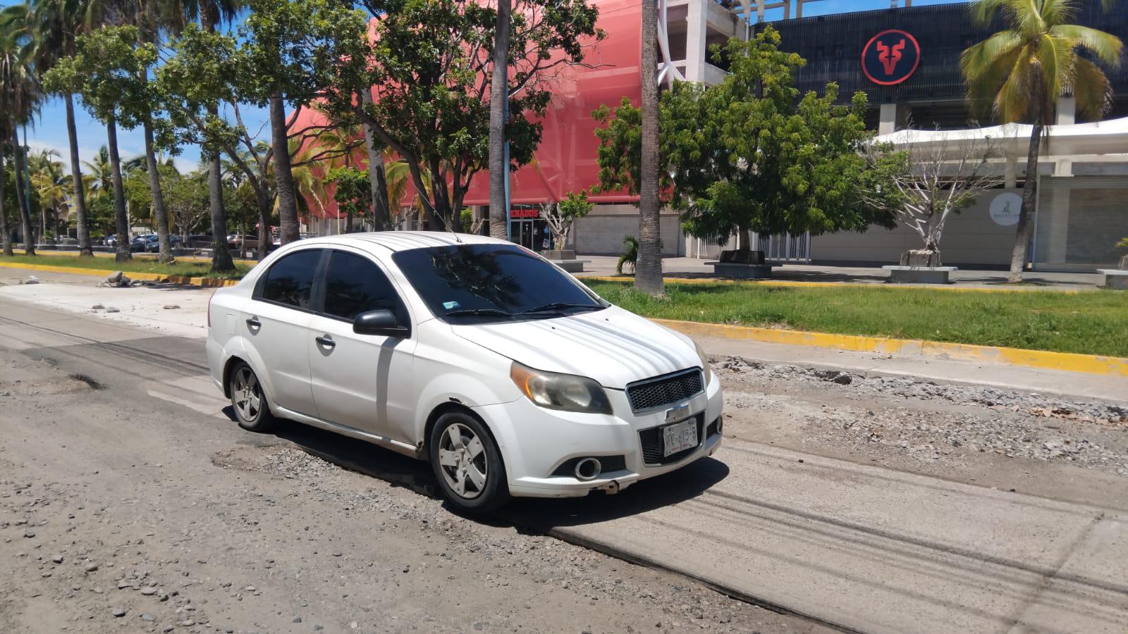 $!Obra sin terminar en avenida Reforma pone en riesgo a conductores en Mazatlán