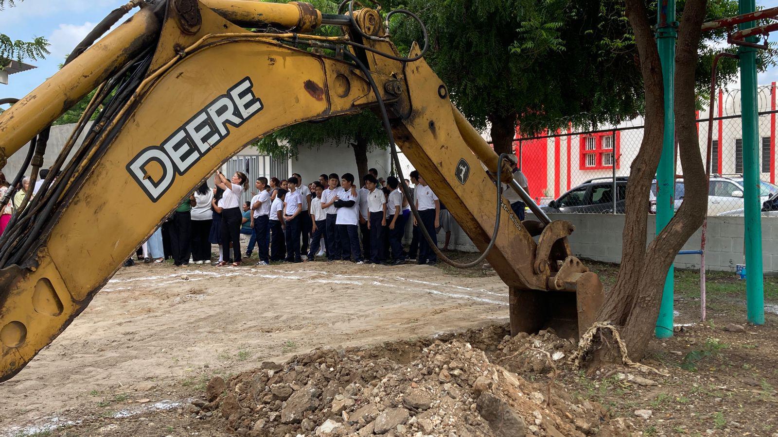 $!Inician construcción de una aula de medios en la primaria ‘Amigos de México’, en Mazatlán
