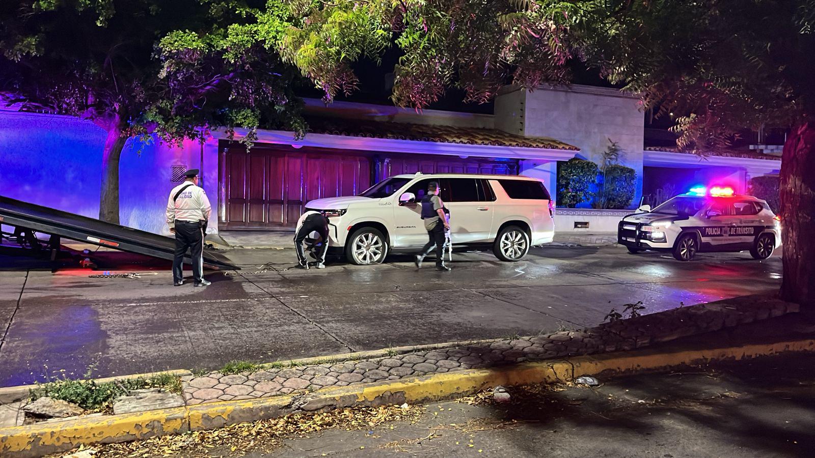 $!Arrojan ponchallantas a camioneta del Secretario de Seguridad en Culiacán