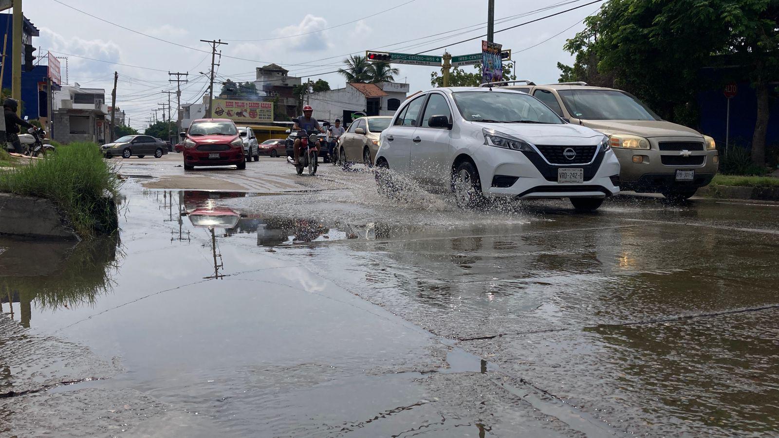 $!Brota ‘fuente’ de aguas negras en crucero de la Juan Pablo II y Arnoldo Rigodanza