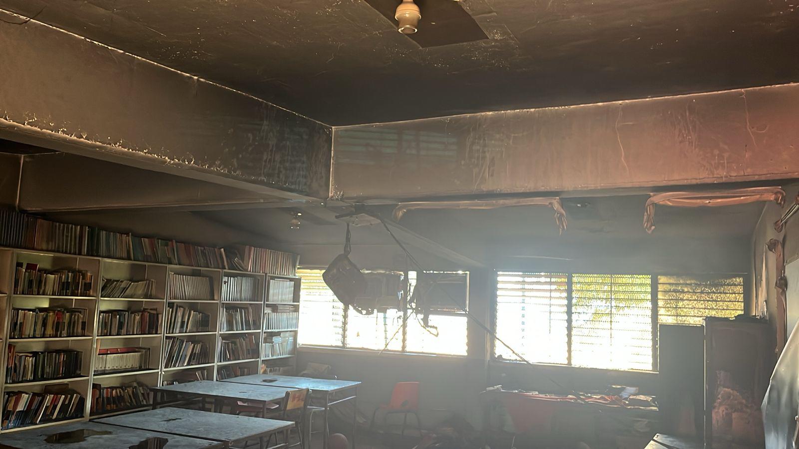 $!Ataque a escuela secundaria en Culiacán deja daños e incendios