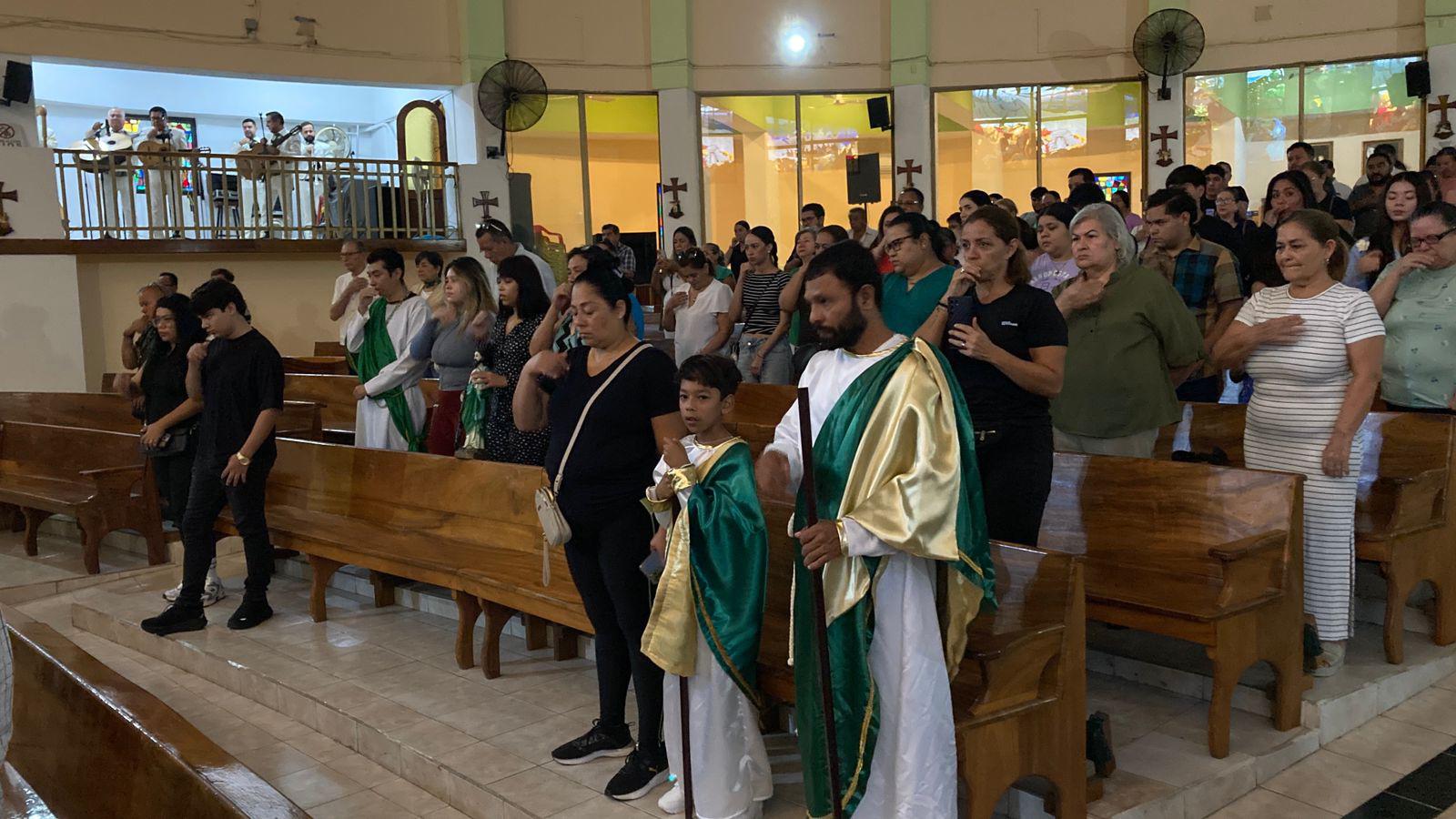 $!Le cantan Las Mañanitas a San Judas Tadeo en Mazatlán con mariachi