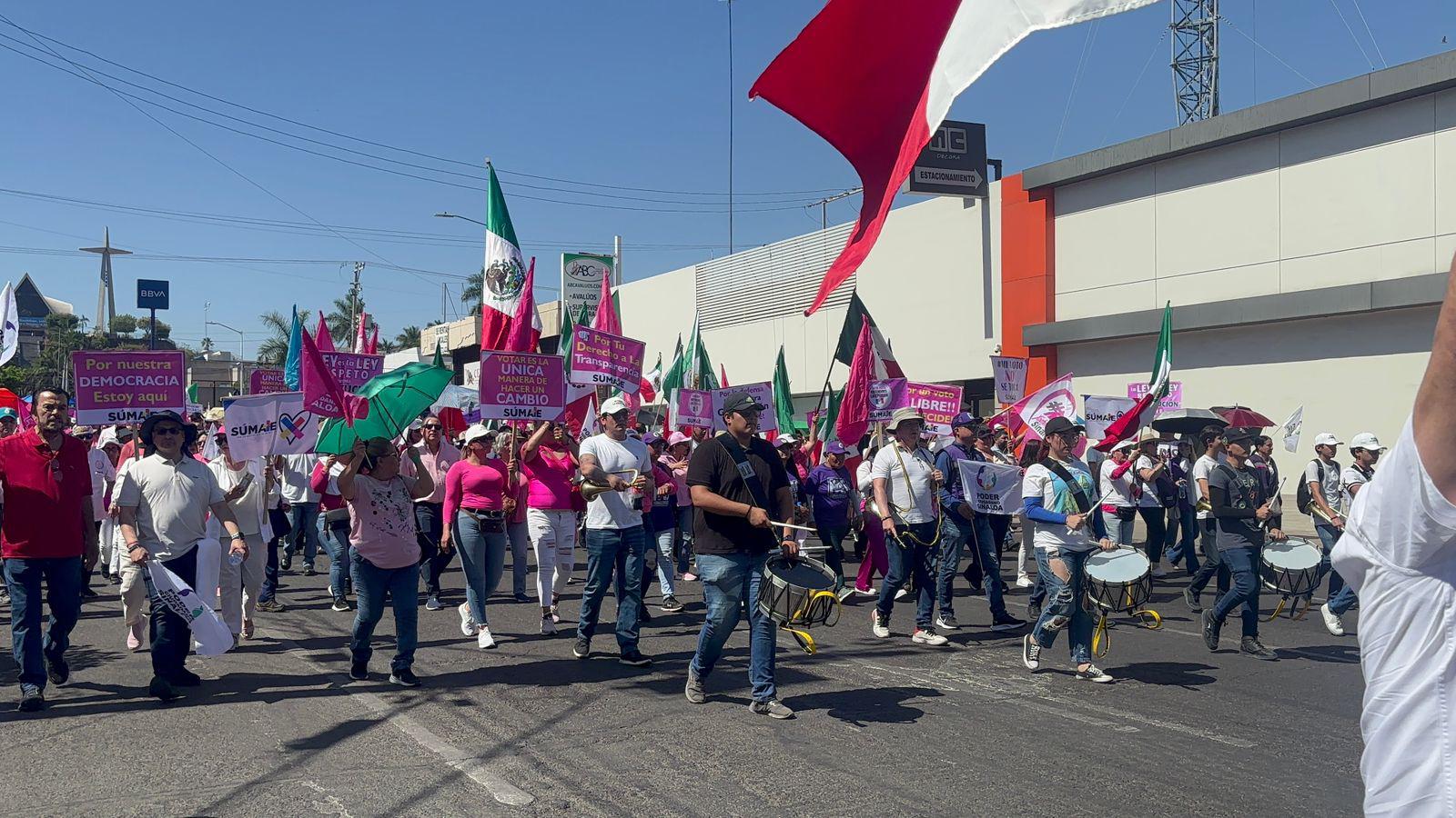 $!Marchan oposición y ciudadanía en Culiacán para defender la democracia en el País