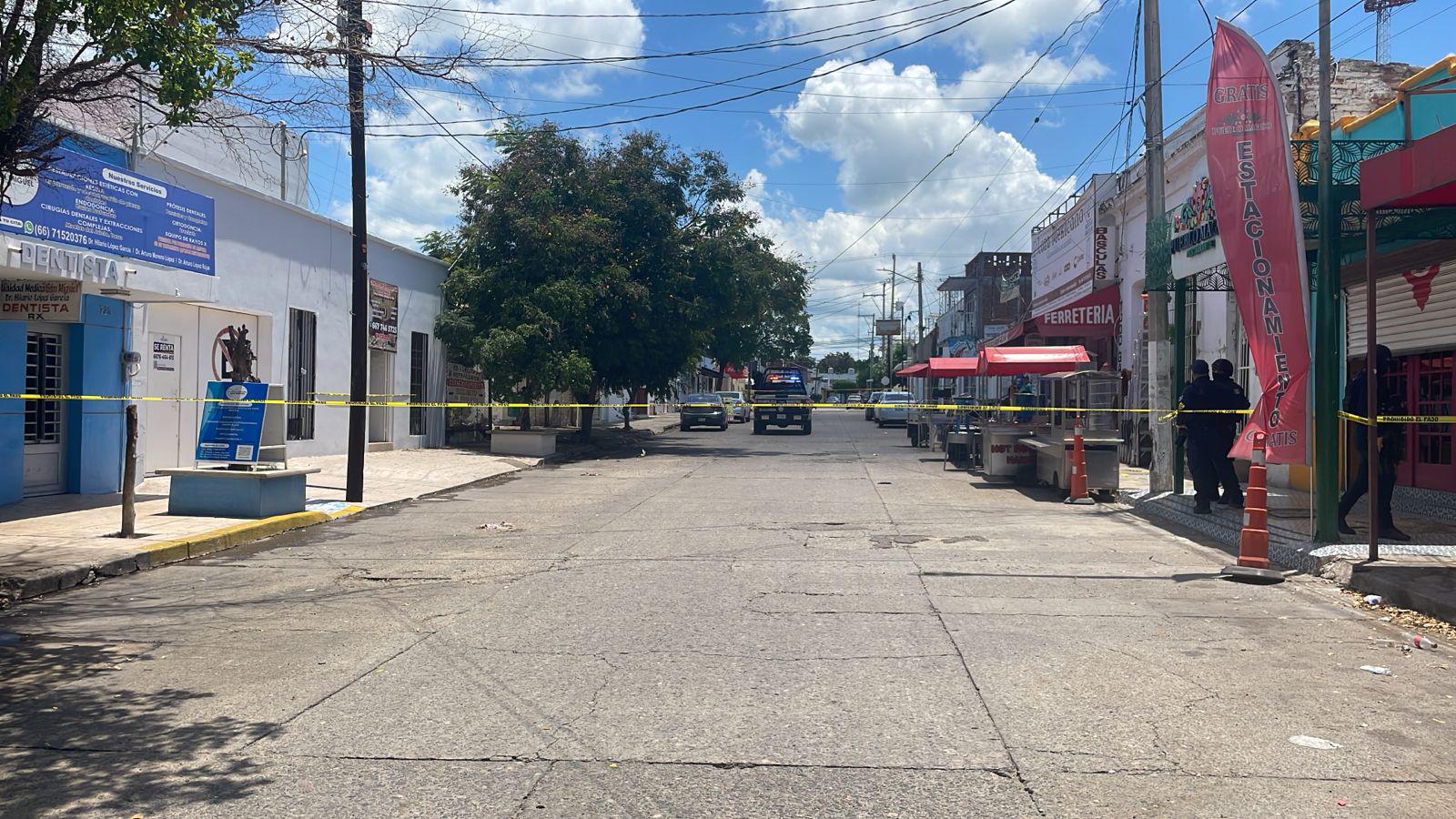 $!Balean a tarotista colombiano en el centro de Culiacán; su estado es grave