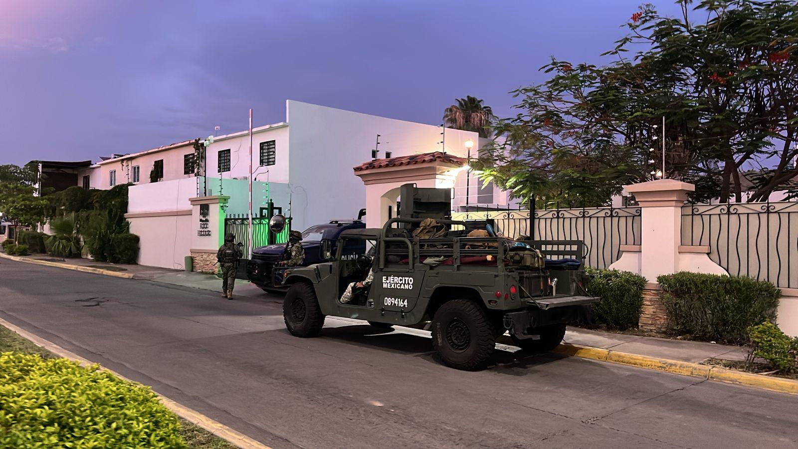 $!Policías estatales y militares despliegan operativo en residencial de Stanza Cantabria, en Culiacán