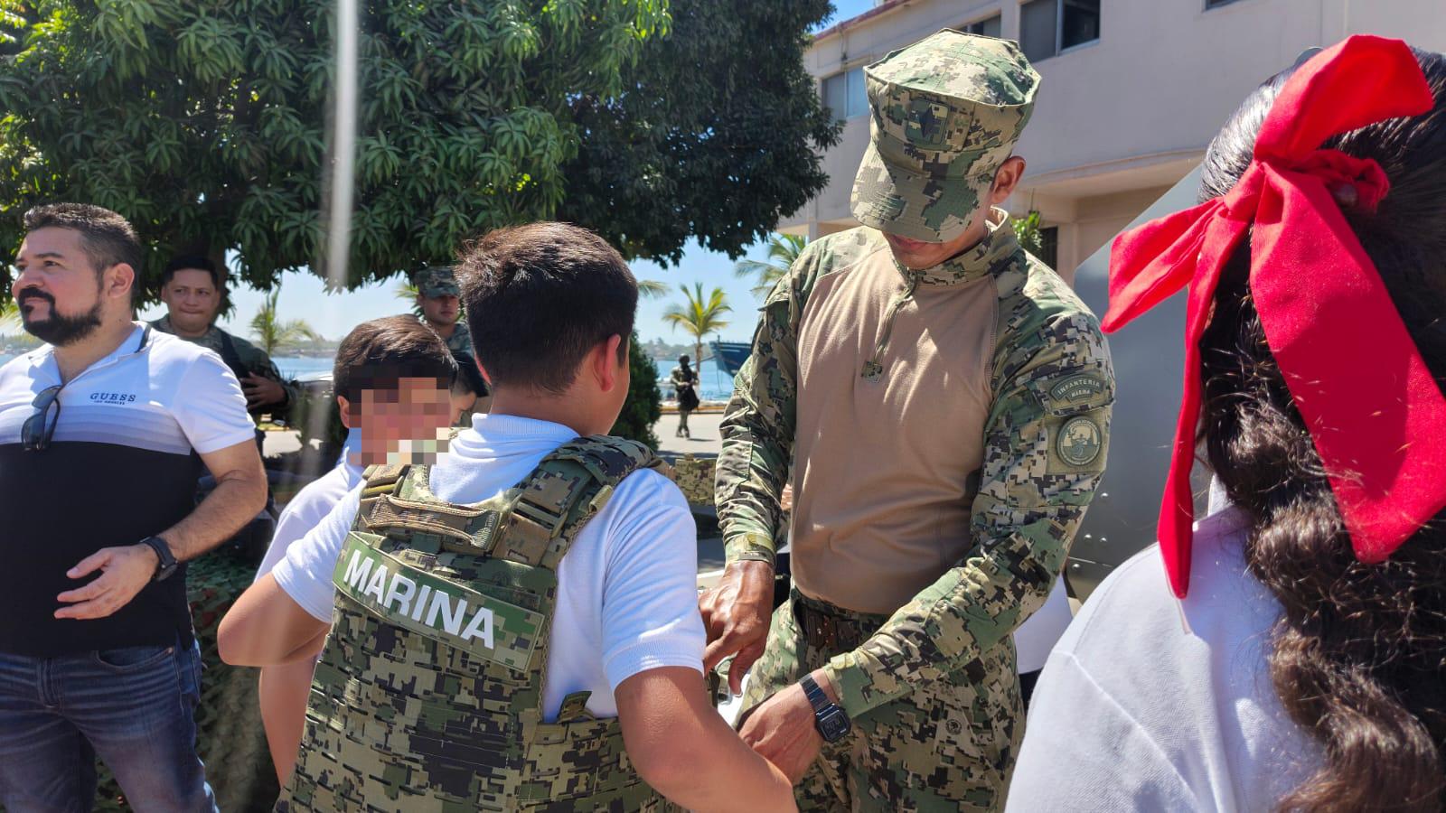 $!Alumnos de Villa Unión visitan las instalaciones de la Cuarta Región Naval, en Mazatlán