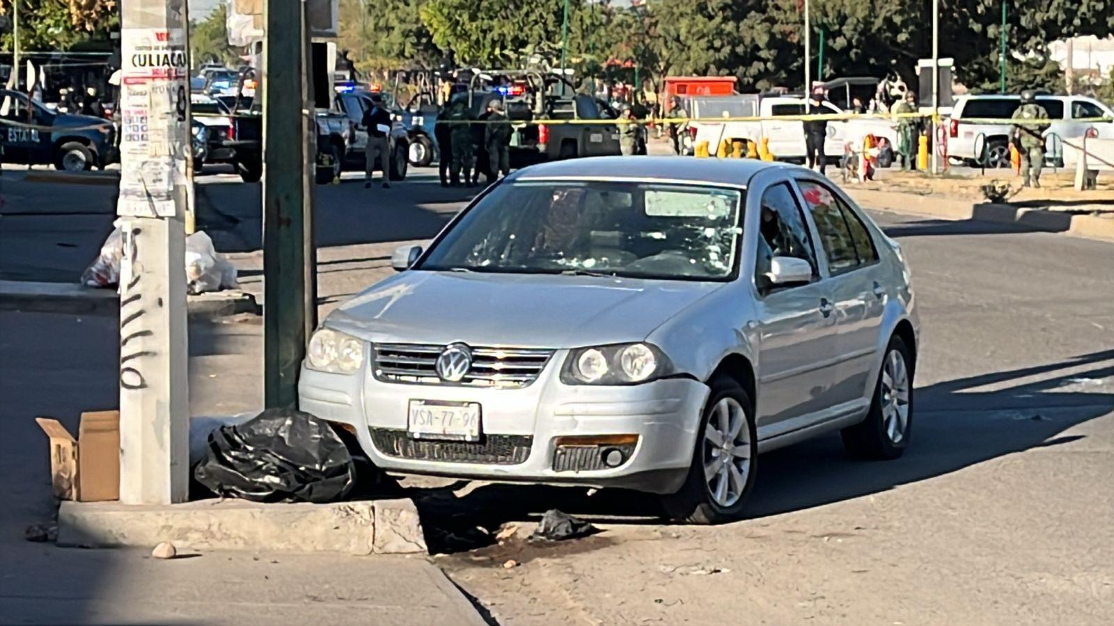 $!Asesinan a balazos a un policía municipal en la colonia Barrancos, en Culiacán