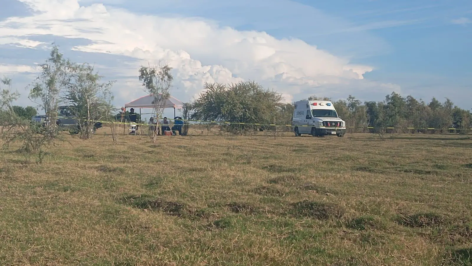 $!Localizan fosa con dos cuerpos semienterrados en Villa Juárez, Navolato