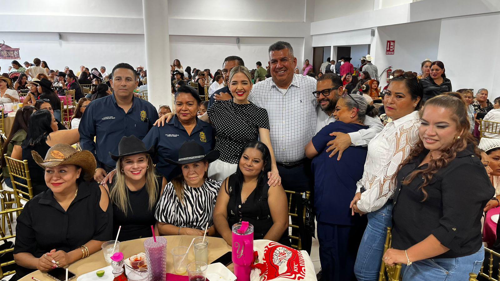 $!Reconocen a trabajadoras del Ayuntamiento de Mazatlán por su trayectoria y servicio