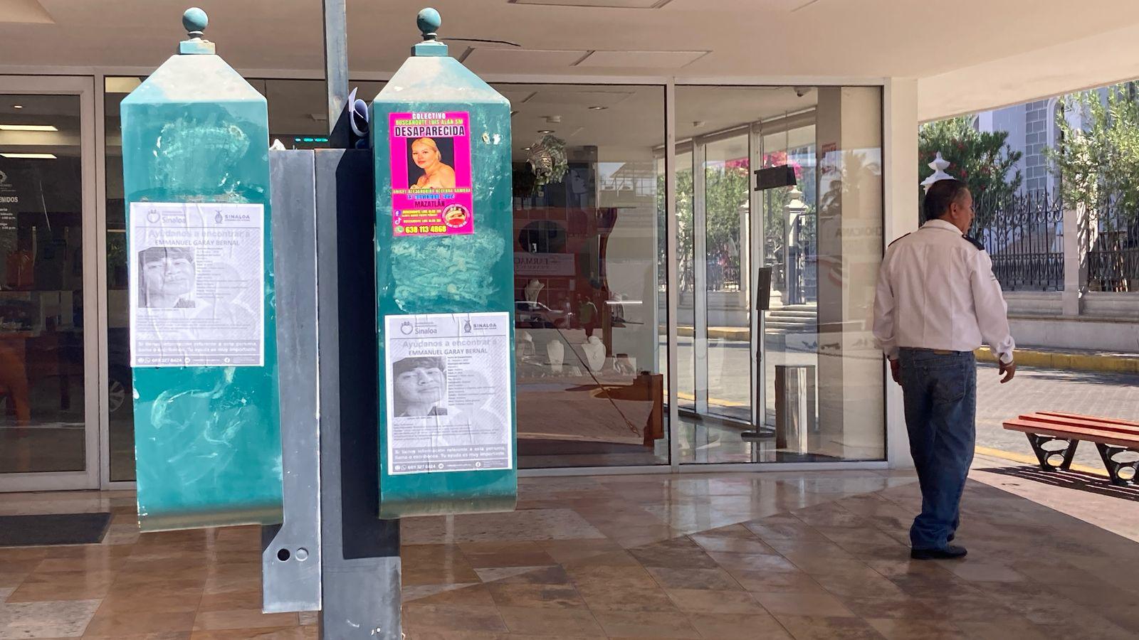 $!En postes, paredes y estructuras de teléfonos, se refleja la crisis sobre personas desaparecidas en Mazatlán