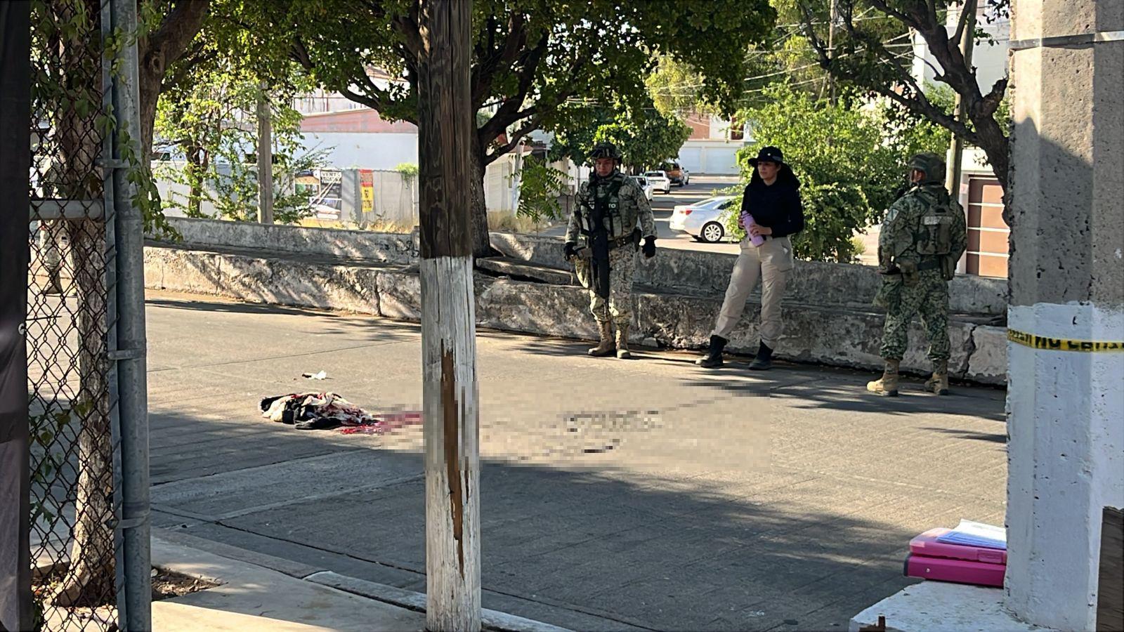 $!Hieren de bala a un hombre en el sector Las Quintas de Culiacán; abandonan prenda con sangre de la víctima