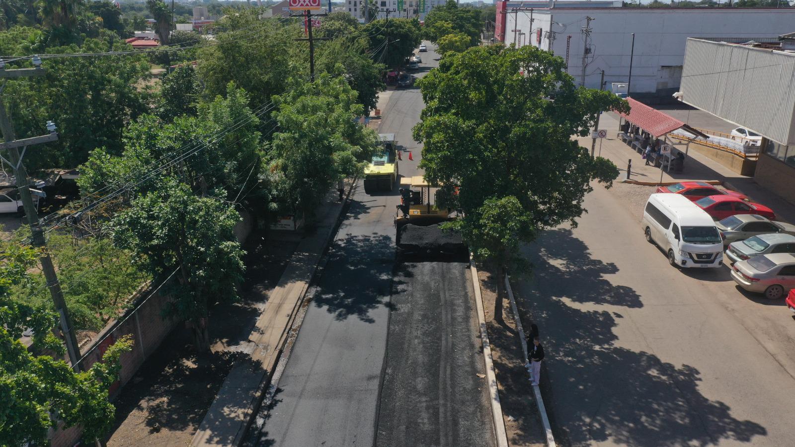 $!En distintos puntos de Culiacán, realizan trabajos de reacondicionamiento vial