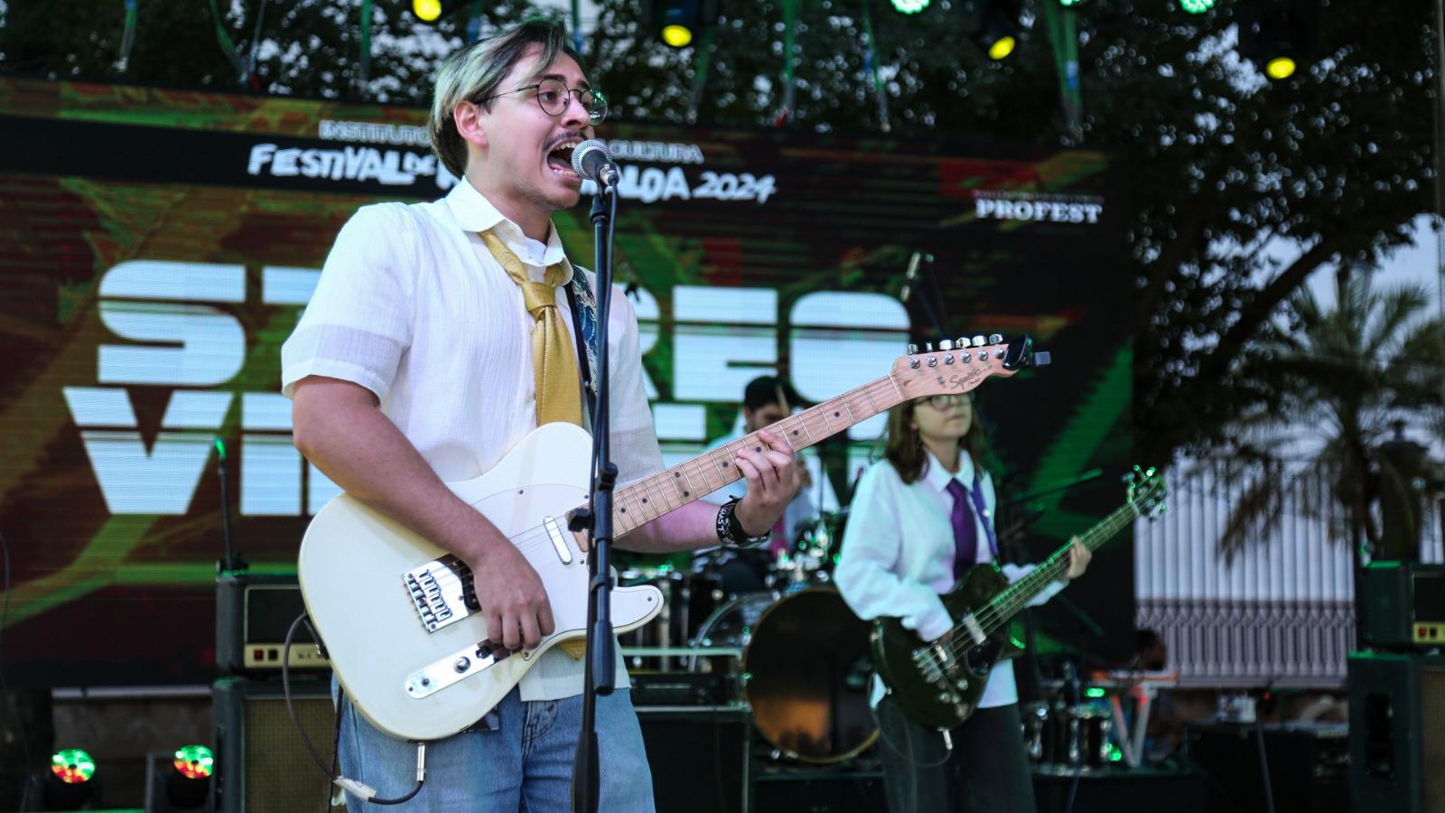 $!Abrió la jornada Stereo Virtual, una banda de rock pop, alternativo e indie originaria de Culiacán.