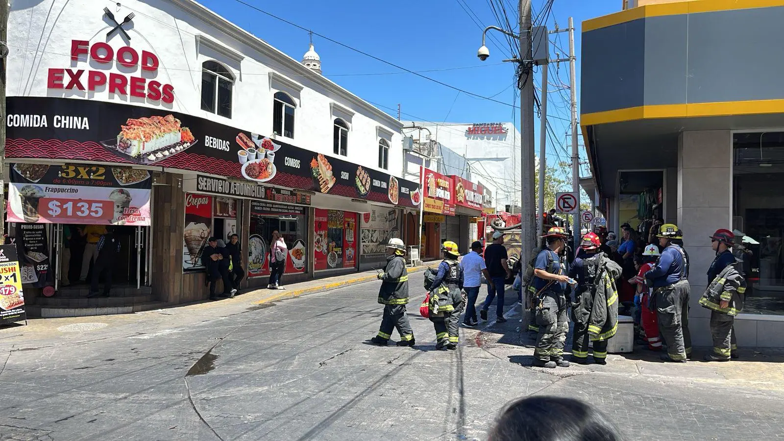 $!Se incendia negocio de comida china en el Centro de Culiacán