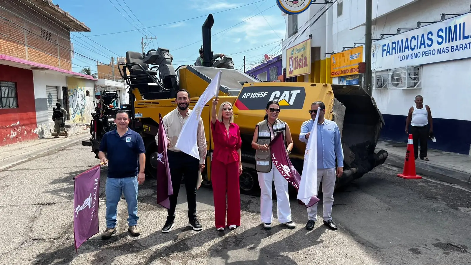 $!Dan banderazo de inicio de reencarpetado de Avenida Río Piaxtla y Calle Agustín Melgar, con inversión de $8.5 millones