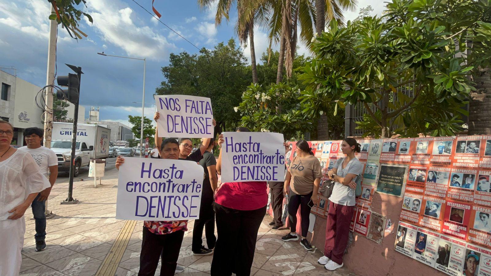 $!Piden con marcha aparición con vida de la joven Denisse y sus tíos Patricia y Francisco