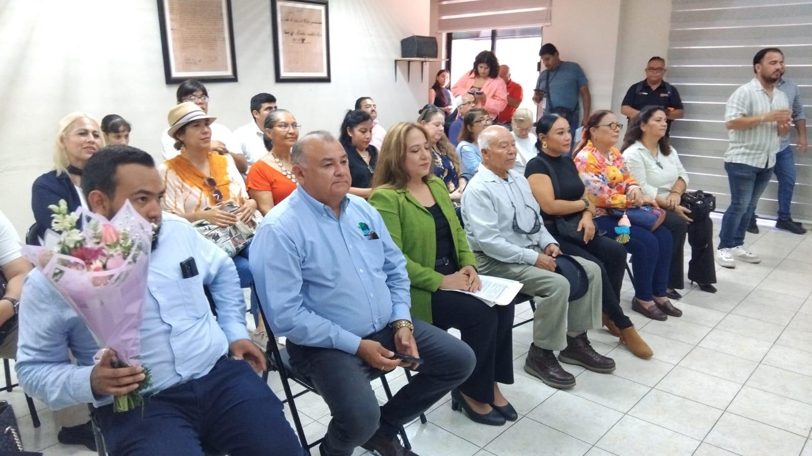 $!Recibe bióloga Lorena Patricia Páez Brito Medalla ‘Jornadas Heroicas 2025’ en Mazatlán
