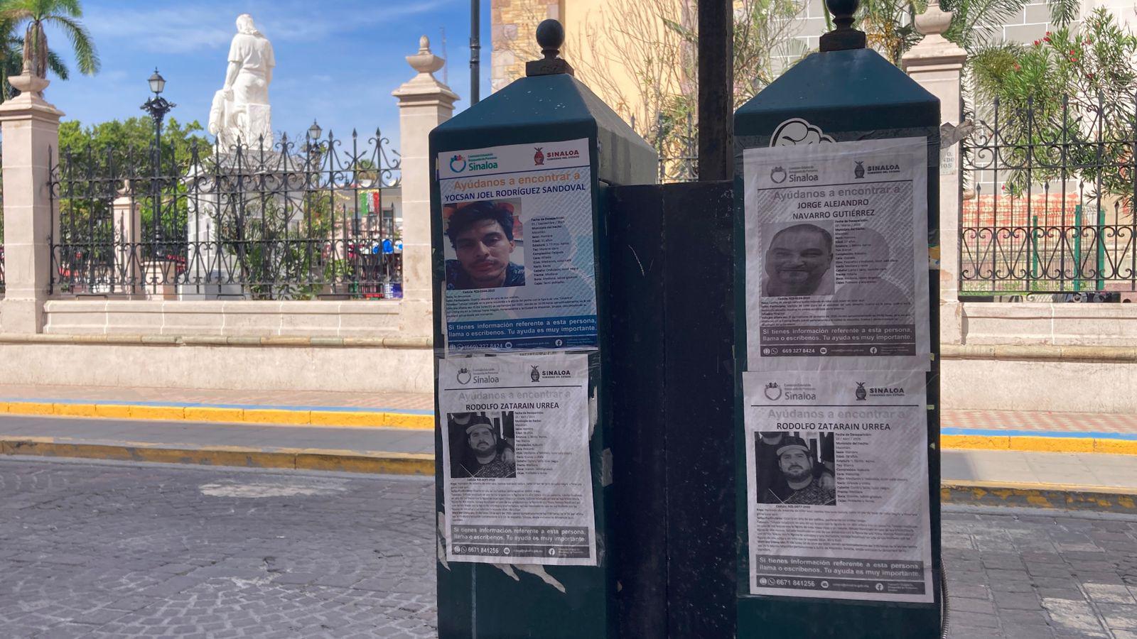 $!Carteles con fichas de desaparecidos inundan el Centro de Mazatlán