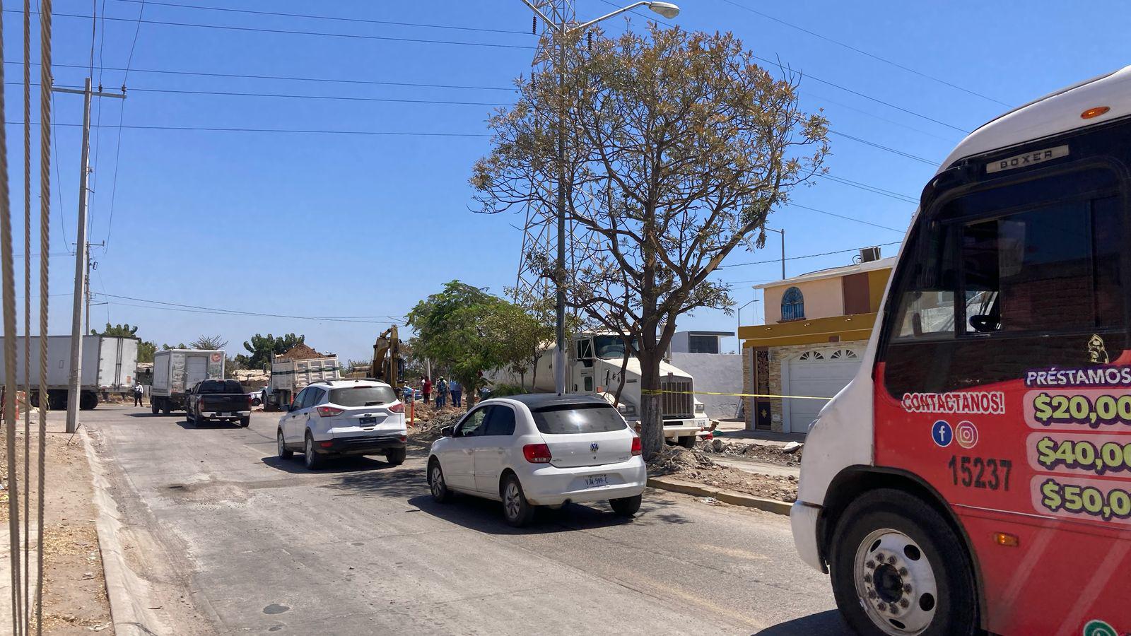 $!Desvío de tráfico por el puente vial en la Colosio, genera accidentes y molestia, en Mazatlán