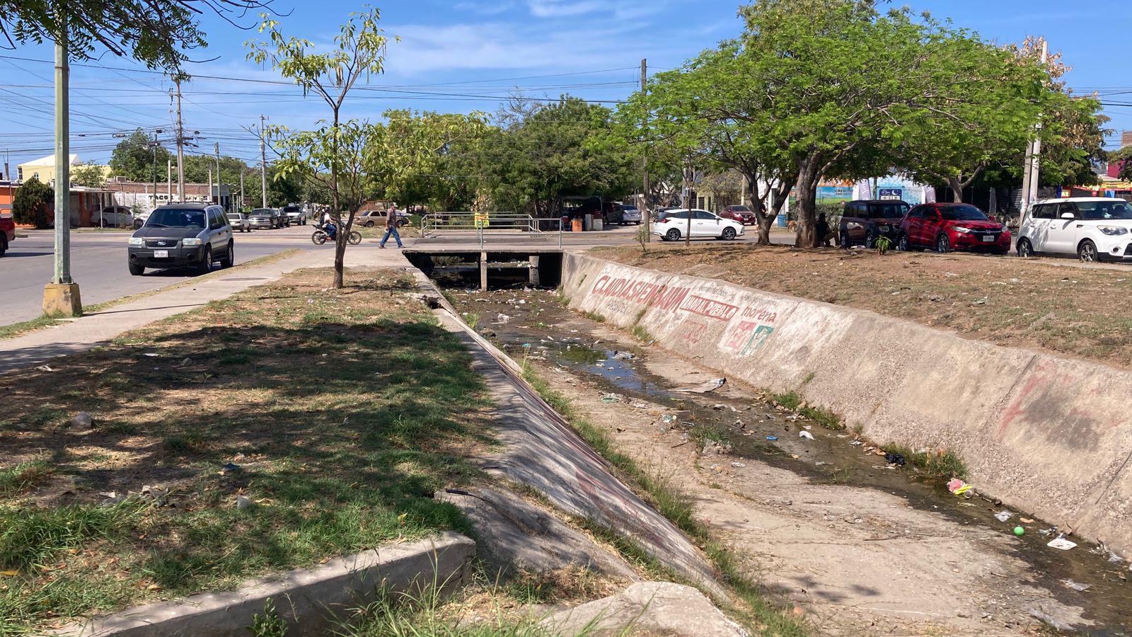$!Basura y maleza persisten en arroyos de Mazatlán previo a la temporada de lluvias
