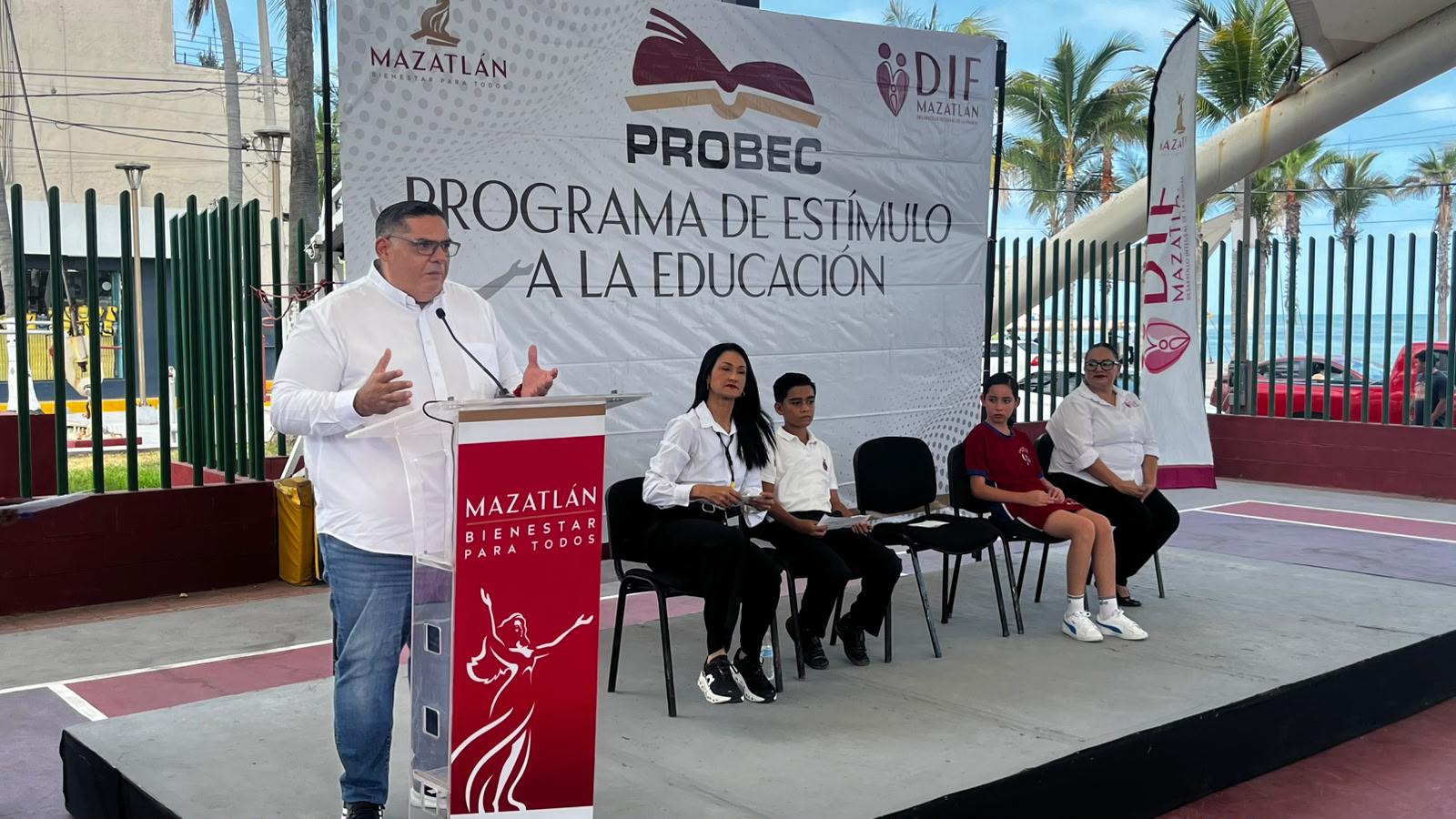 $!Entregan apoyos del Programa de Estímulos a la Educación a 800 niñas y niños de Mazatlán