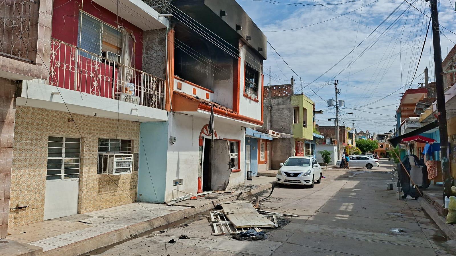 $!Vandalizan e incendian vivienda abandonada en la colonia Gabriel Leyva, en Mazatlán