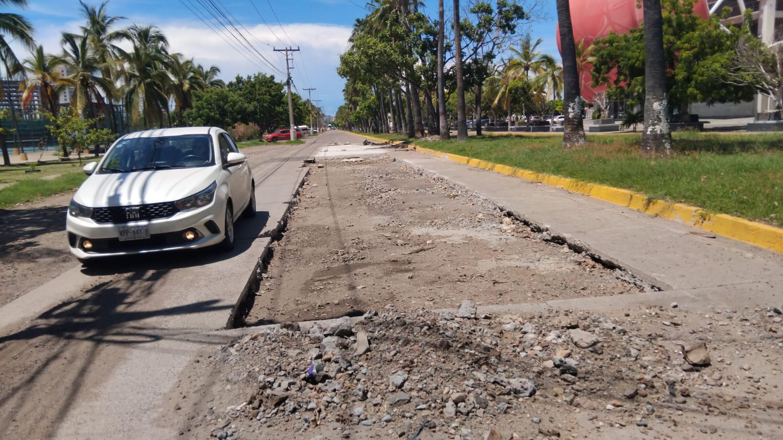 $!Obra sin terminar en avenida Reforma pone en riesgo a conductores en Mazatlán