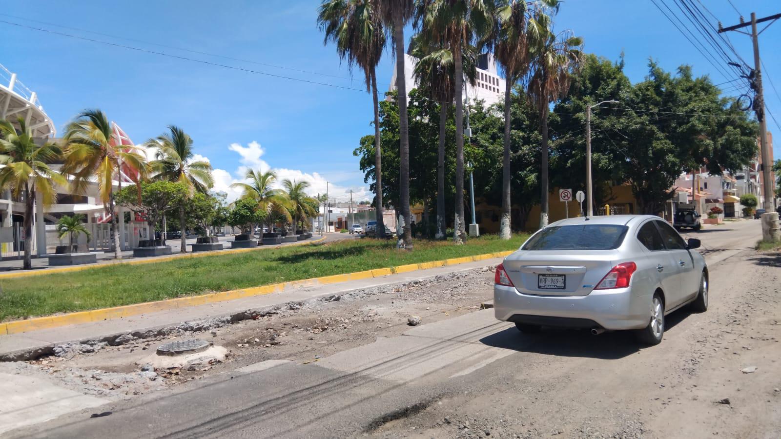$!Obra sin terminar en avenida Reforma pone en riesgo a conductores en Mazatlán