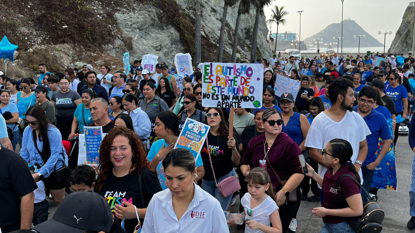 $!Celebra CRIT Sinaloa colorida caminata en conmemoración al Día Mundial del Autismo