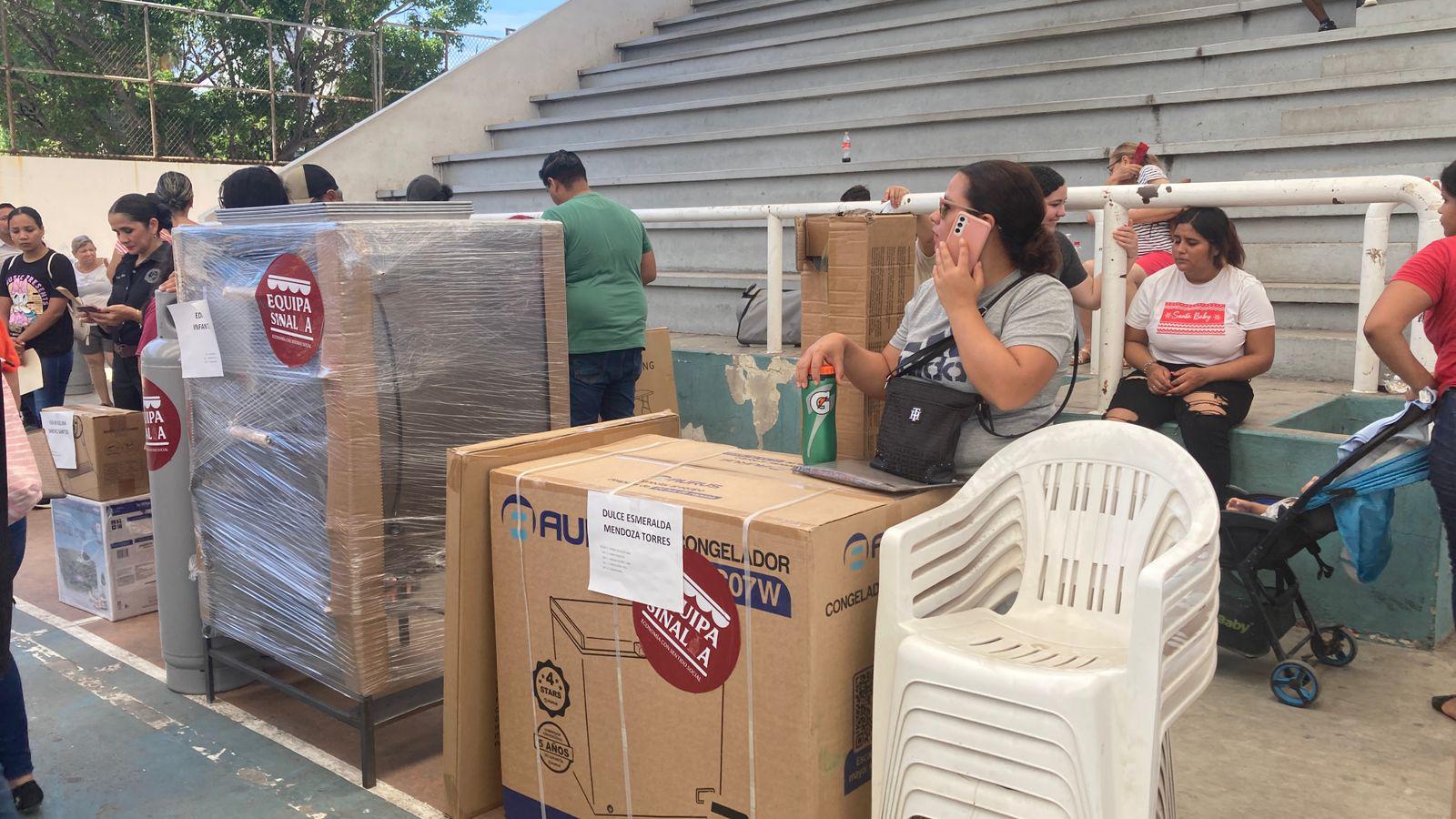 $!Entregan más de 140 equipos productivos a emprendedores de Mazatlán