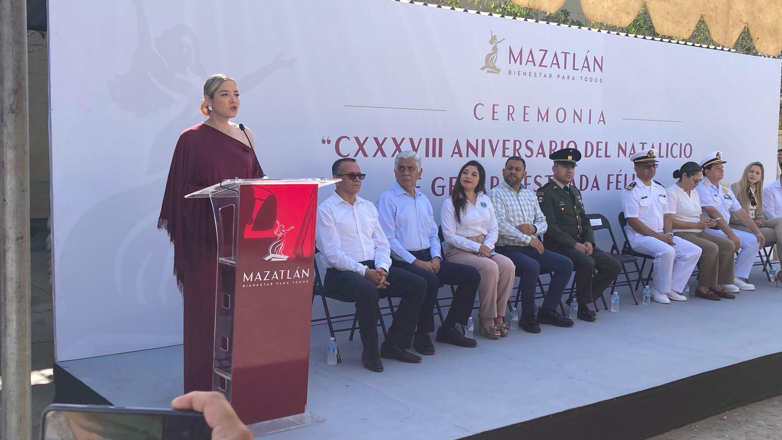 $!La Alcaldesa Estrella Palacios en su mensaje a los presentes.