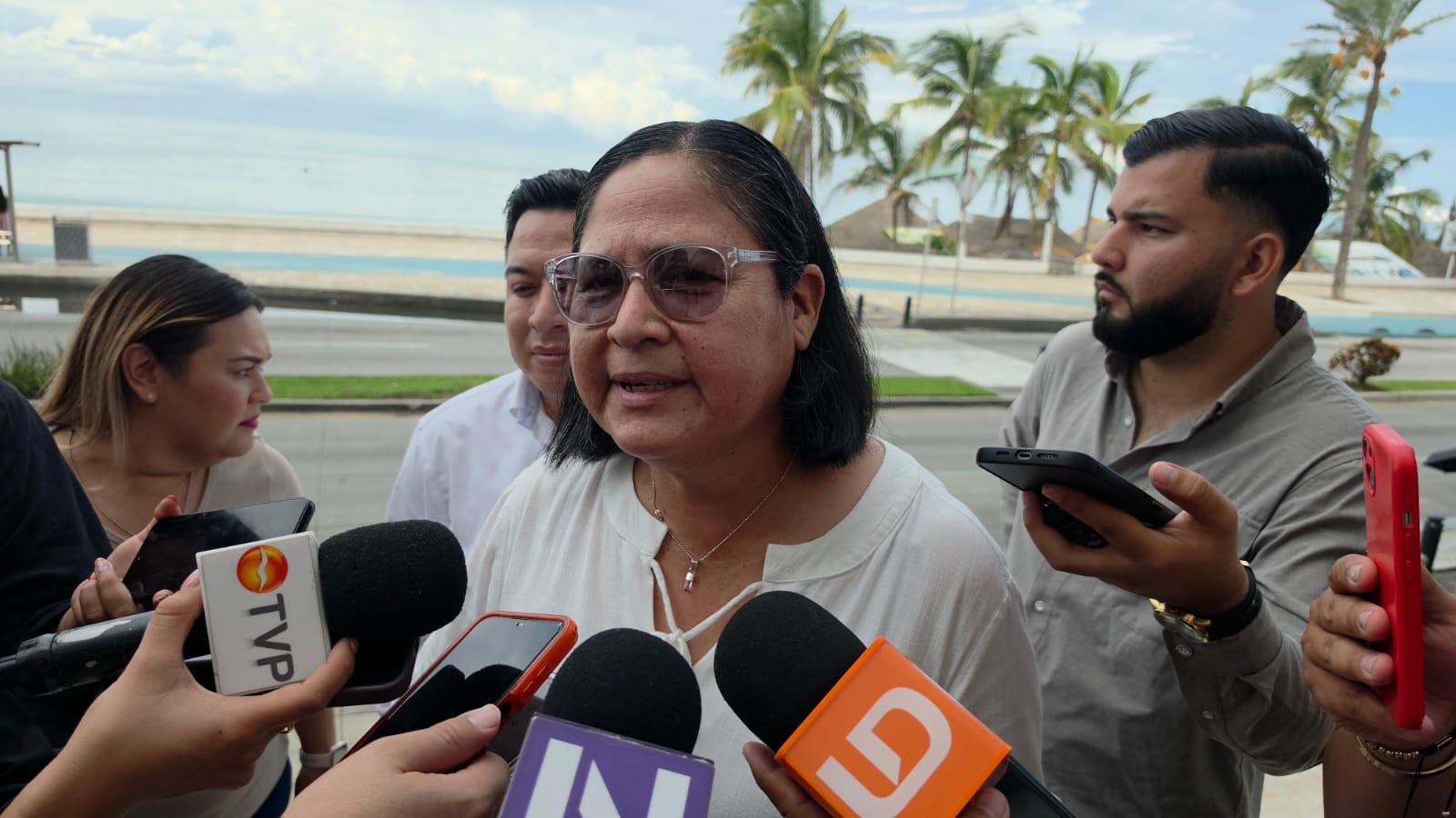$!Vigila Marina a Mazatlán con más de mil elementos, embarcaciones y helicópteros: Alcaldesa