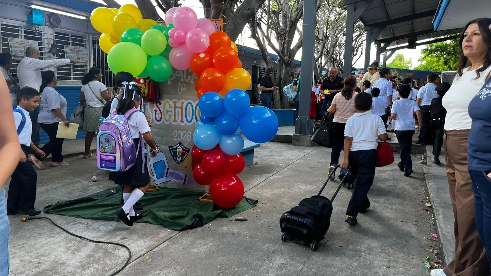 $!Regresan a clases 577 mil estudiantes de educación básica en Sinaloa