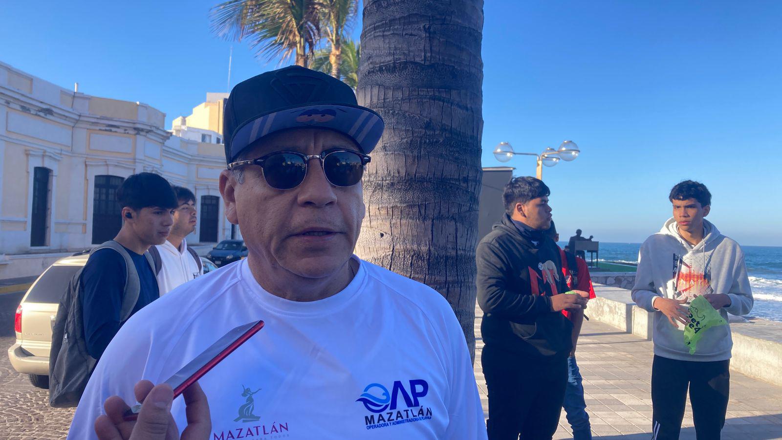 $!Concientizan sobre la disposición de desechos caninos sobre el malecón de Mazatlán