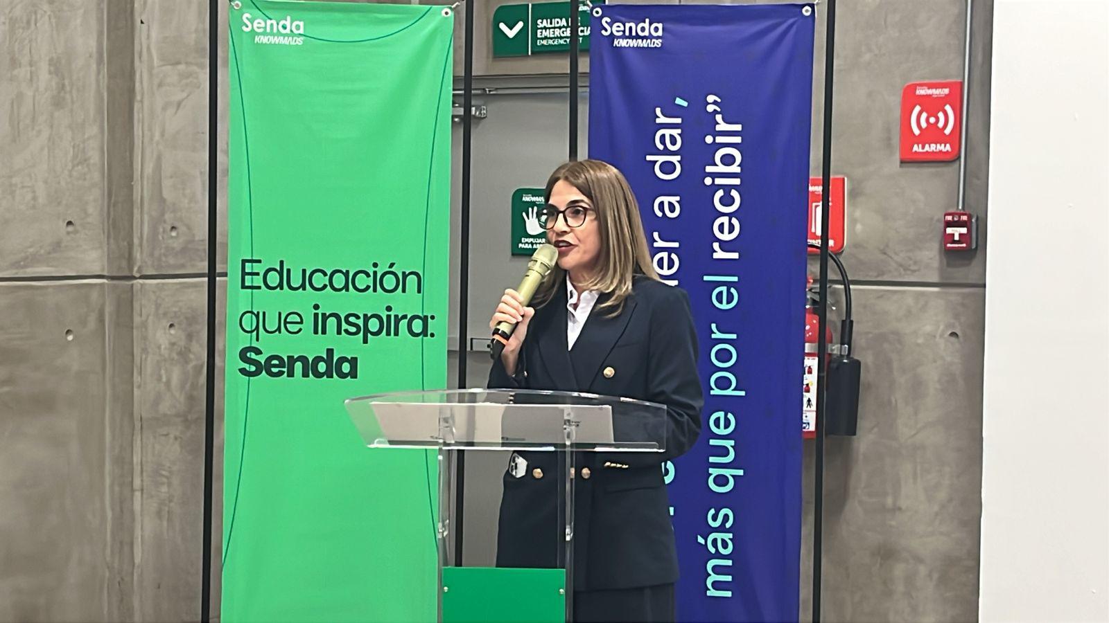 $!La directora General de Instituto Senda Beatriz Adriana González Rodríguez dio la bienvenida a la expositora y a los padres de familia.