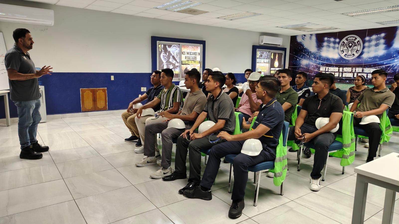 $!Arriban 66 cadetes de la Heroica Escuela Naval Militar a Mazatlán