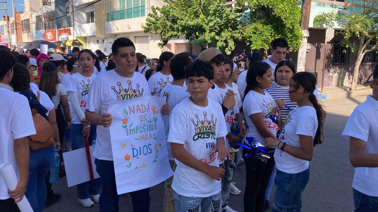 $!Creyentes participan en marcha para promover la paz y la espiritualidad en Mazatlán