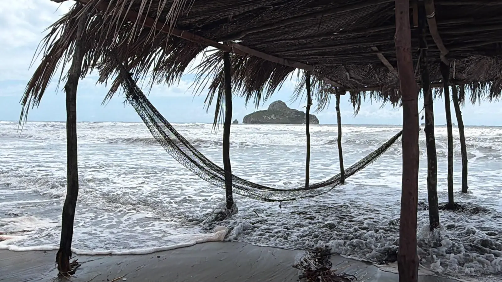 $!Fuerte oleaje por ‘Rachel’ deja daños y pérdidas económicas en la Isla de la Piedra