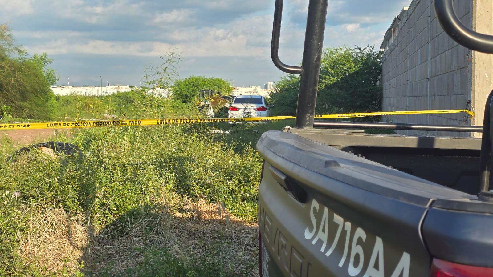 $!Hallan cuerpo de un hombre dentro de vehículo incendiado en Culiacán