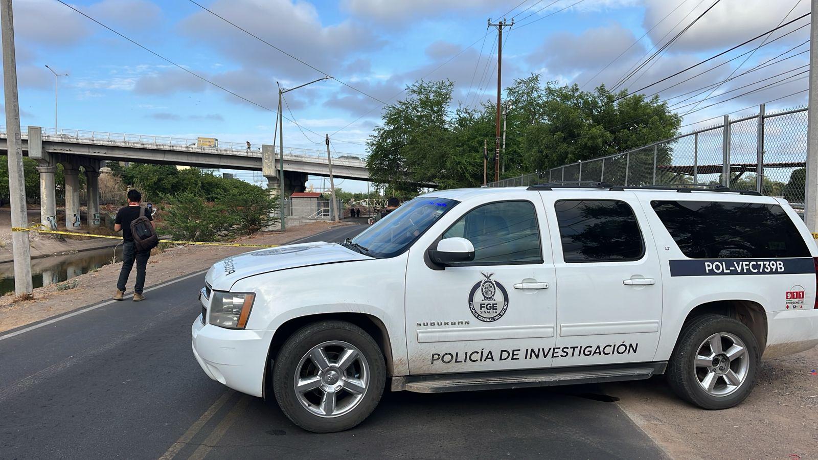 $!Hallan cuerpo con mensaje clavado en la espalda bajo el puente Rolando Arjona