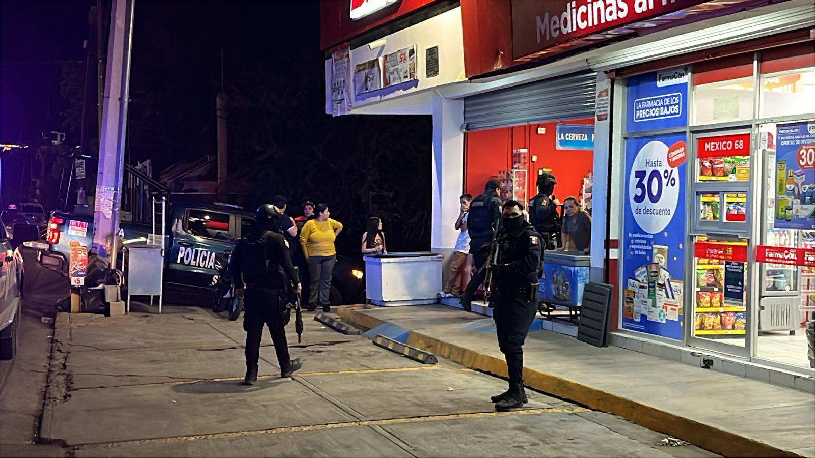 $!Matan a civil a balazos y a otro lo dejan herido en expendio de la colonia República Mexicana, en Culiacán