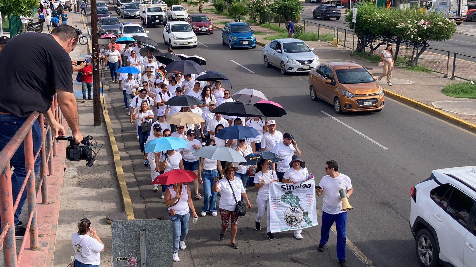 $!Se manifiestan trabajadores del Seguro Social para exigir mejoras en el régimen de jubilaciones y pensiones