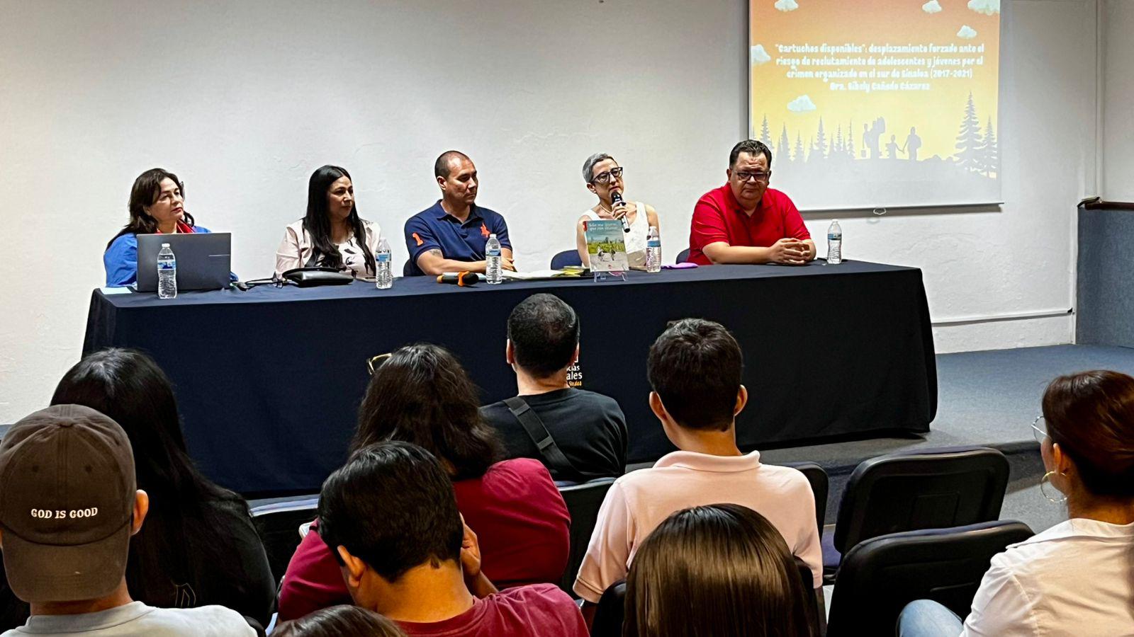 $!Presentan libro ‘Solo nos dijeron que nos íbamos’, en Mazatlán